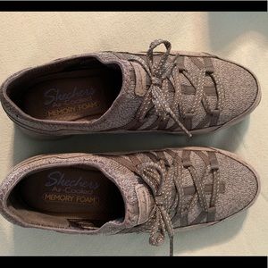 Sketchers Sneakers